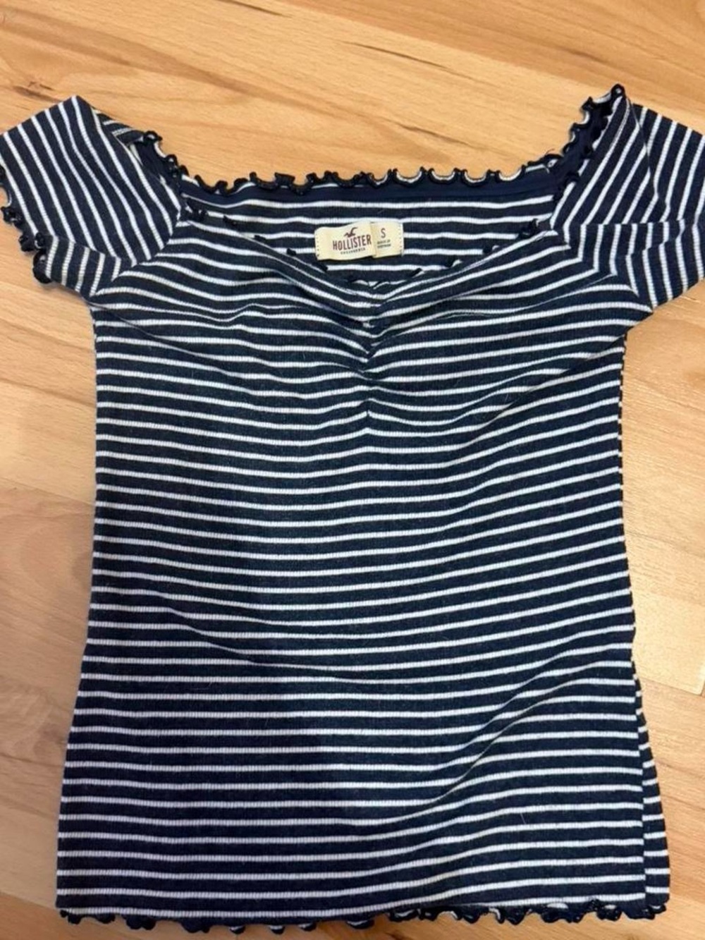 Hollister Navy & White Striped Off-Shoulder Ribbed Crop Top - Picture 1 of 4